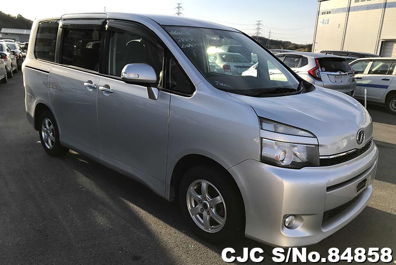 Toyota voxy левый руль